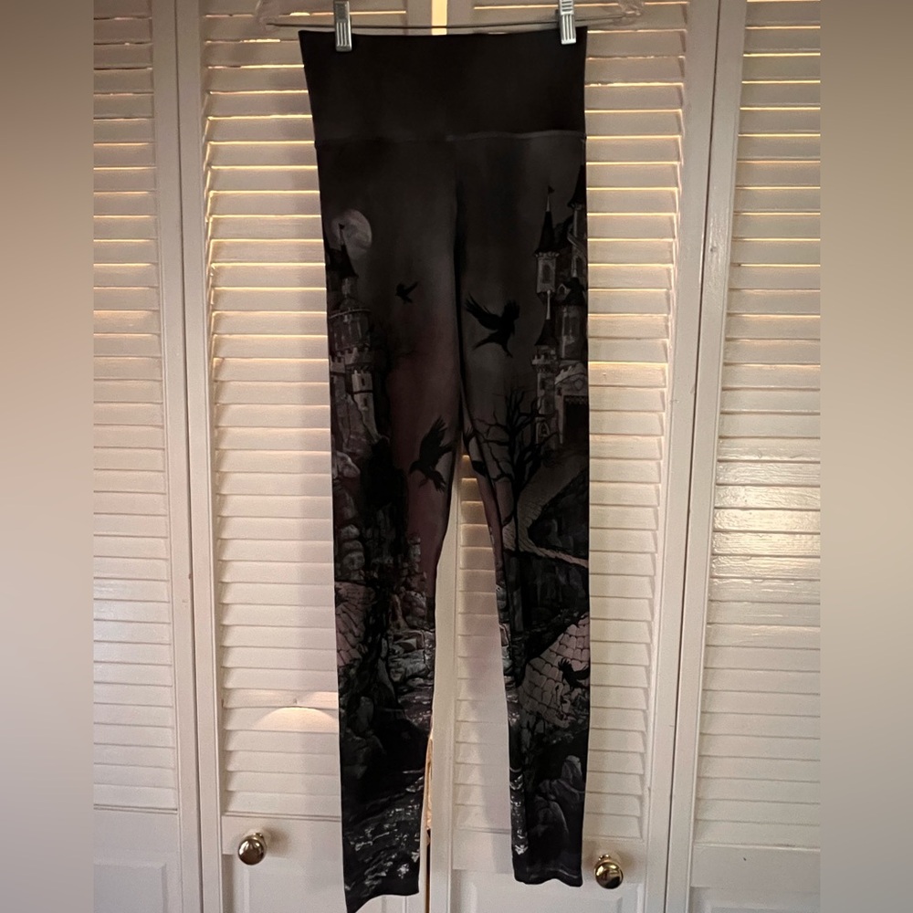 Black Gothic Print Leggings